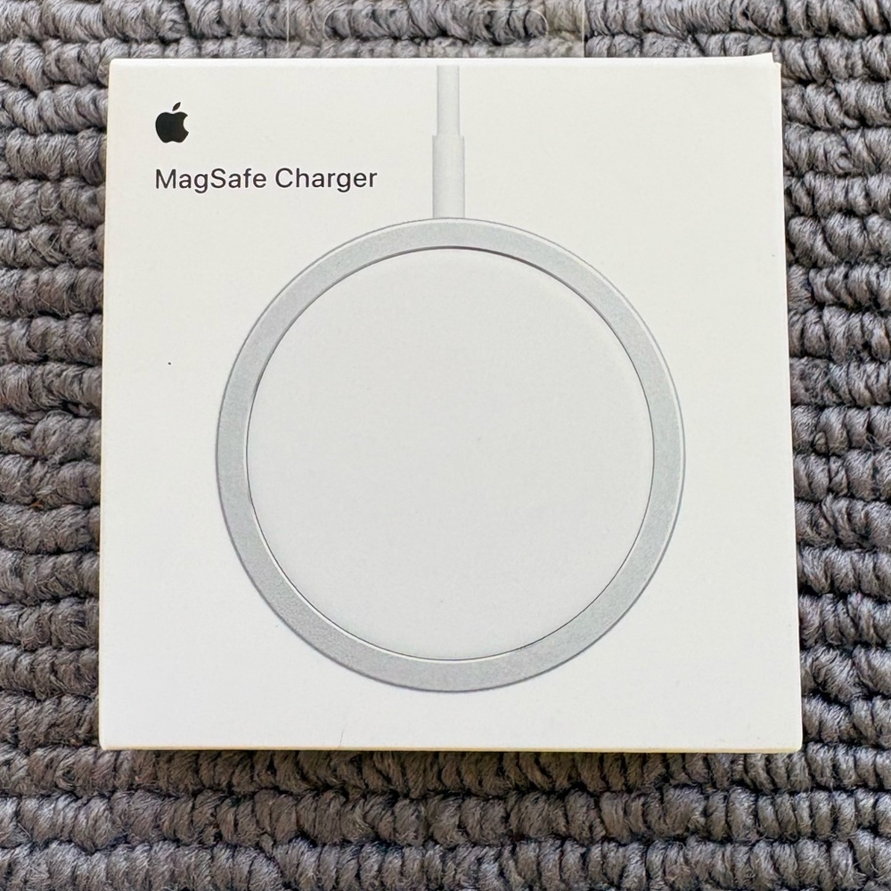 Apple MagSafe Wireless Charger for MagSafe iPhone Sealed